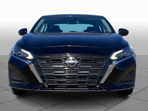 Used 2024 Nissan Altima 2.5 SV image 4