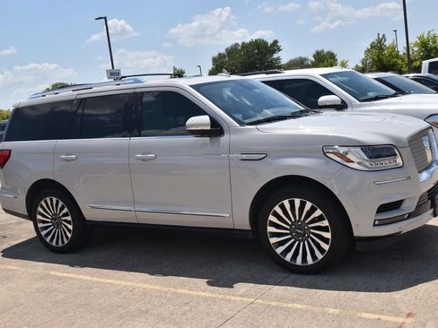 Used 2021 Lincoln Navigator Reserve AWD/4WD image 5