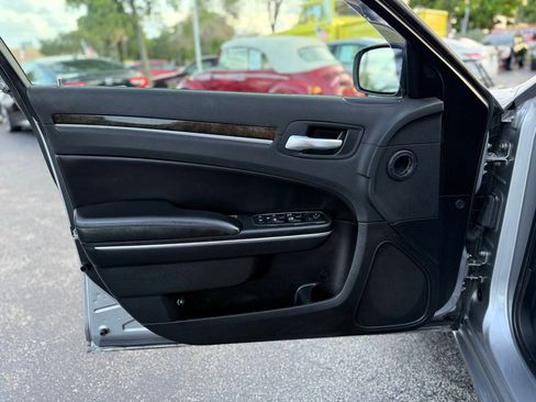 Used 2011 Chrysler 300 RWD image 11