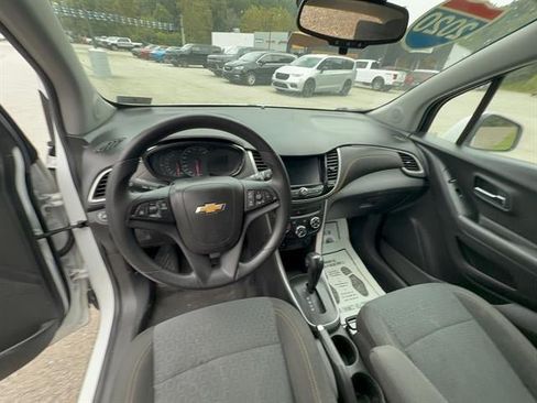 Used 2020 Chevrolet Trax LS w/ Tint and Cruise Package FWD image 21