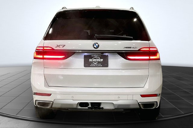 Used 2024 BMW X7 xDrive40i w/ Premium Package AWD/4WD image 4