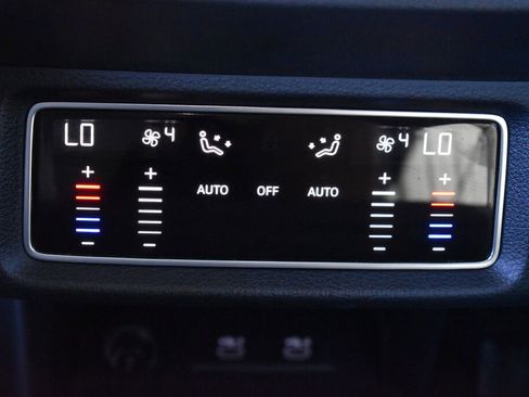 Used 2021 Audi e-tron Premium w/ Convenience Plus Package image 26