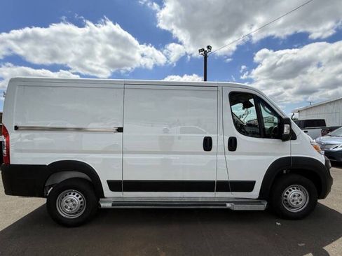 Used 2025 RAM ProMaster 2500 w/ U-Haul Equipment Group FWD image 11