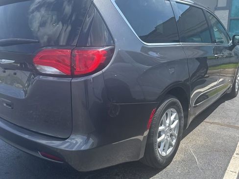 Used 2023 Chrysler Voyager LX FWD image 4