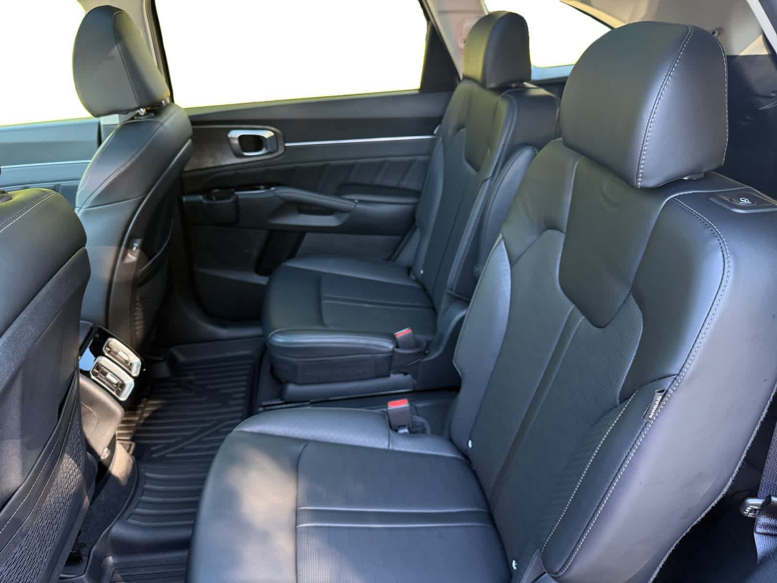 Used 2025 Kia Sorento SX AWD/4WD image 22