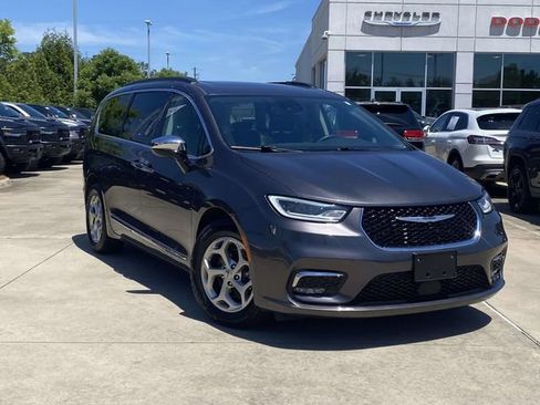 Used 2023 Chrysler Pacifica Limited FWD image 36