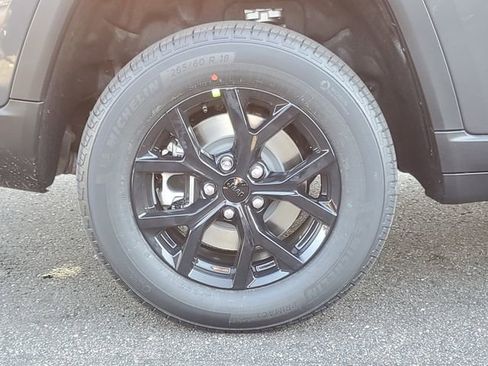 New 2025 Jeep Grand Cherokee L Altitude image 6