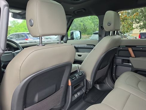 Used 2023 Land Rover Defender 110 X-Dynamic SE AWD/4WD image 29