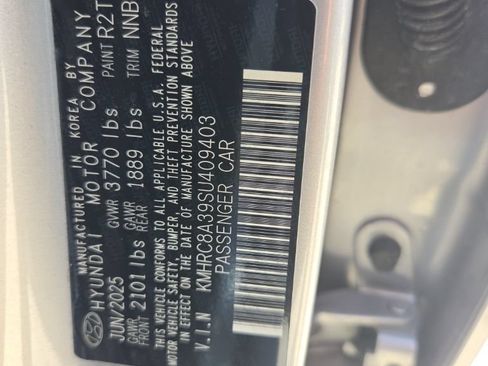 Used 2025 Hyundai Venue SEL FWD image 3