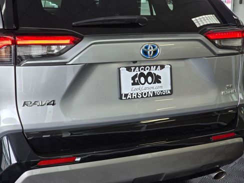 Used 2022 Toyota RAV4 SE w/ Convenience Package image 12