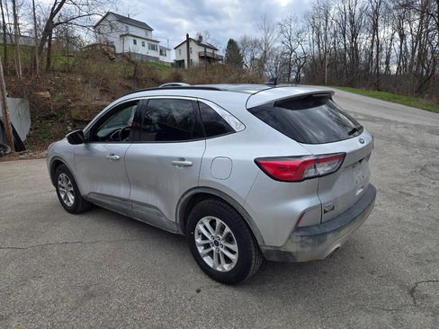 Used 2020 Ford Escape SE image 3