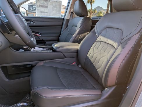 New 2026 Nissan Pathfinder Platinum FWD image 12