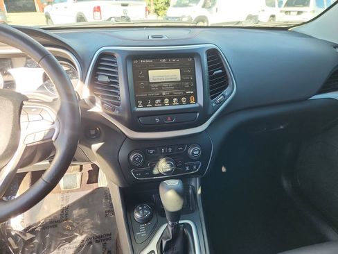 Used 2018 Jeep Cherokee Trailhawk w/ Quick Order Package 27L image 18