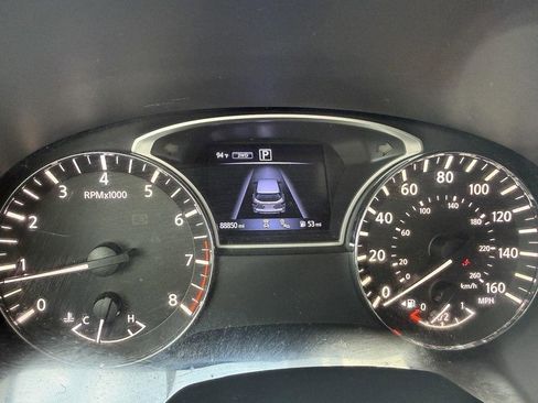 Used 2020 Nissan Pathfinder SV image 14