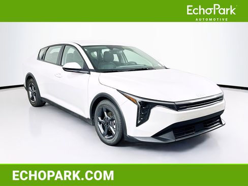 Used 2025 Kia K4 LXS image 1