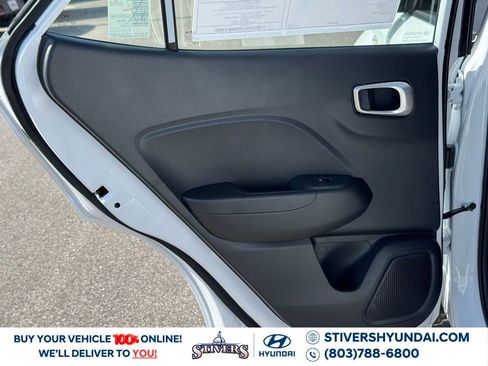 Certified 2025 Hyundai Venue SE image 17