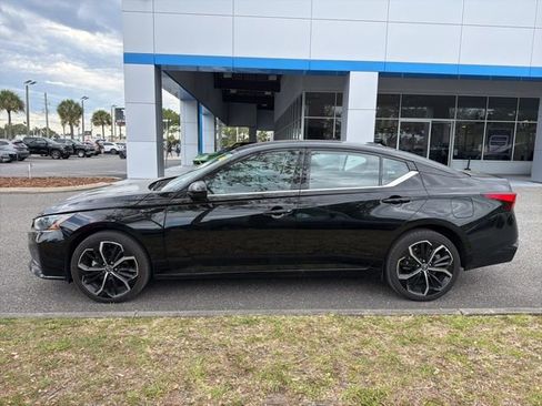 Used 2025 Nissan Altima 2.5 SR AWD/4WD image 3