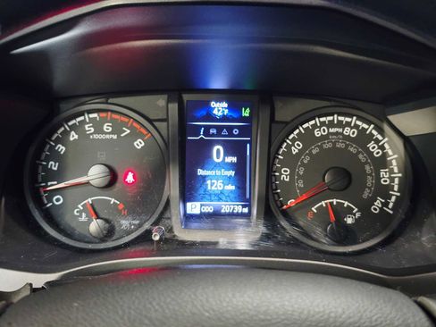 Used 2022 Toyota Tacoma SR image 11