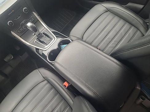 Used 2017 Ford Edge SEL w/ Equipment Group 201A AWD/4WD image 16