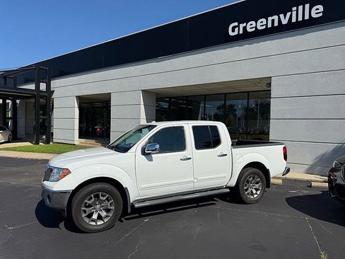 Used 2016 Nissan Frontier SL AWD/4WD image 2