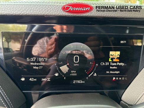 Used 2025 GMC Yukon XL Denali AWD/4WD image 8