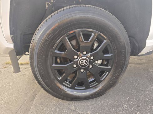 Used 2024 Toyota Tacoma SR5 AWD/4WD image 28