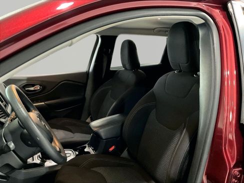 Used 2019 Jeep Cherokee Latitude w/ Popular Appearance Group FWD image 20