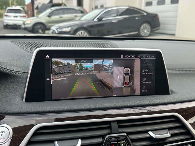 Used 2021 BMW 750i xDrive AWD/4WD image 49