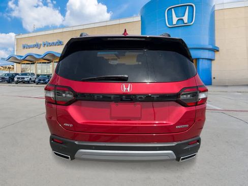 New 2025 Honda Pilot Touring image 4