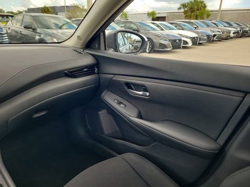 Used 2025 Nissan Sentra SV FWD image 19