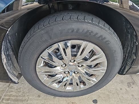 Used 2014 Toyota Camry LE image 2