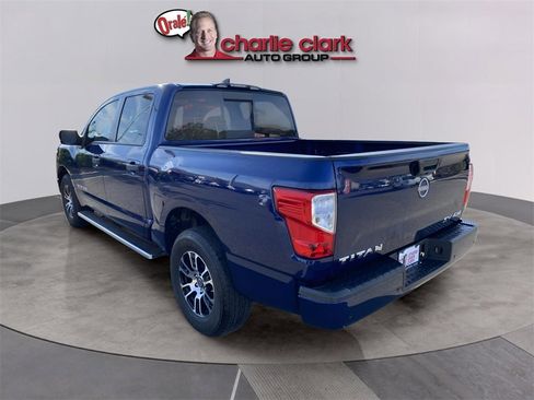 Used 2024 Nissan Titan SV image 4