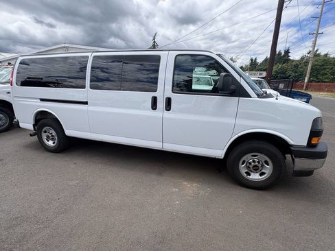 Used 2025 GMC Savana 3500 LT w/ LT Preferred Equipment Group RWD image 7