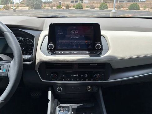 Certified 2023 Nissan Rogue SV w/ SV Premium B Package FWD image 17