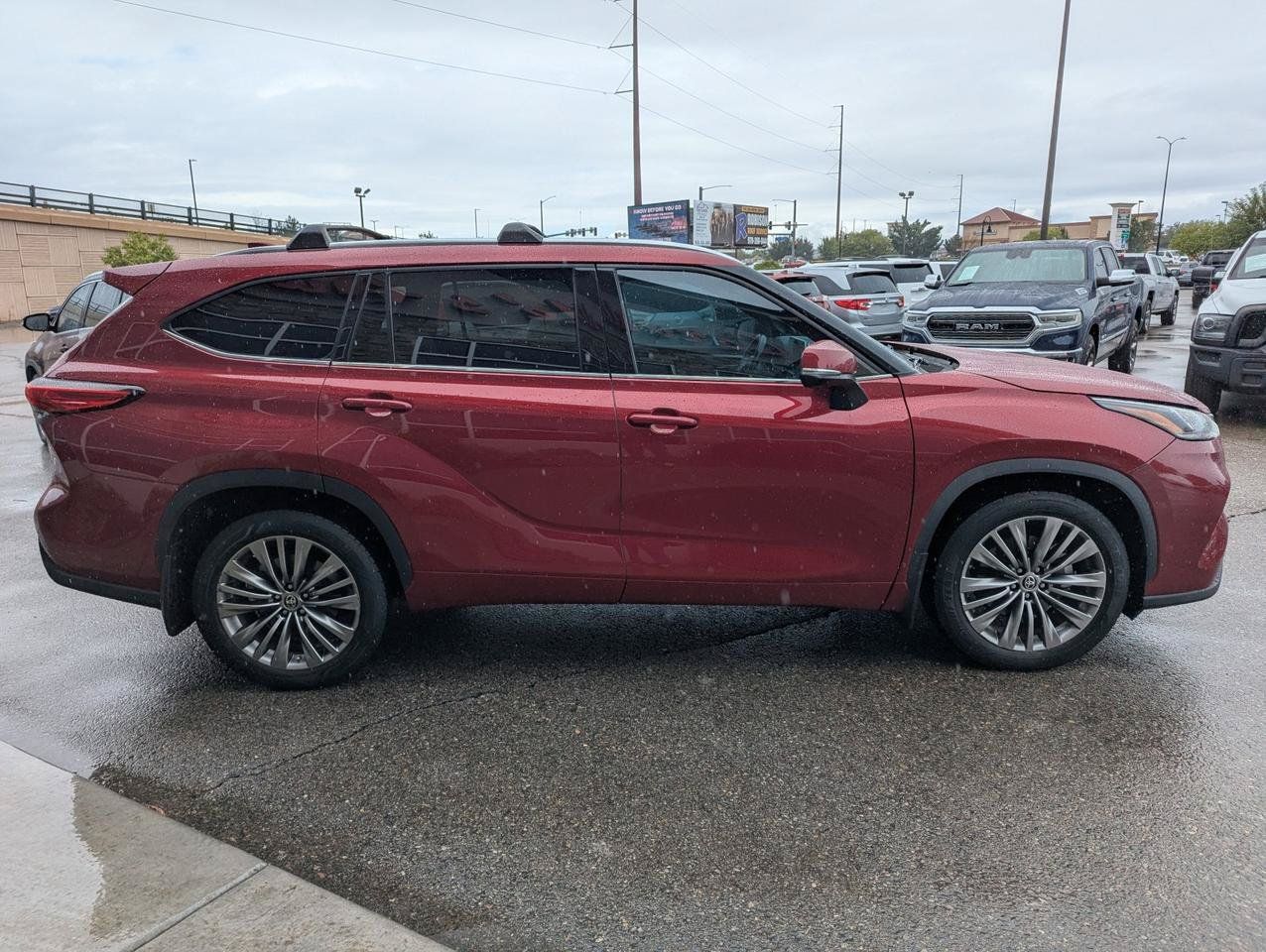 Used 2020 Toyota Highlander Platinum AWD/4WD image 6