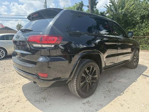 Used 2019 Jeep Grand Cherokee Altitude RWD image 6