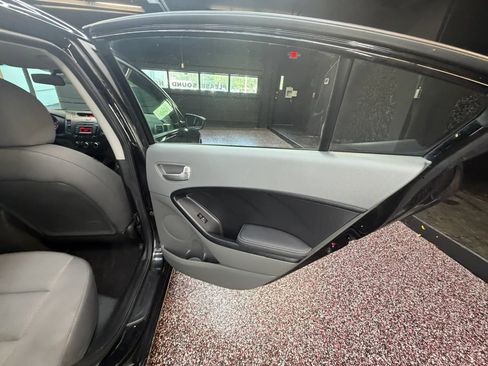 Used 2017 Kia Forte LX FWD image 30