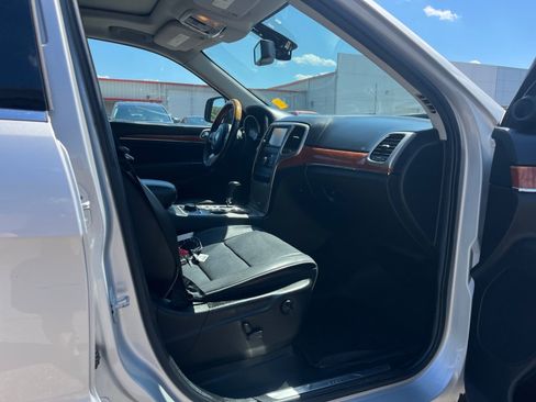 Used 2013 Jeep Grand Cherokee Overland w/ Advance Technology Group AWD/4WD image 30