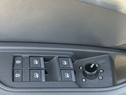 Used 2022 Audi e-tron Premium image 18