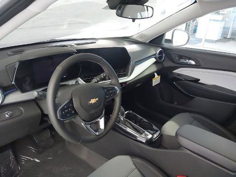 New 2026 Chevrolet Trax LT w/ LT Convenience Package image 2