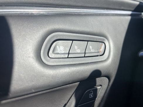 Used 2021 Cadillac Escalade Premium Luxury Platinum image 18