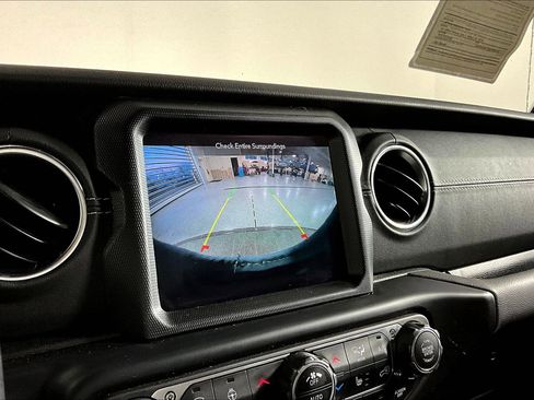 Used 2022 Jeep Wrangler Unlimited Sahara w/ Cold Weather Group image 13