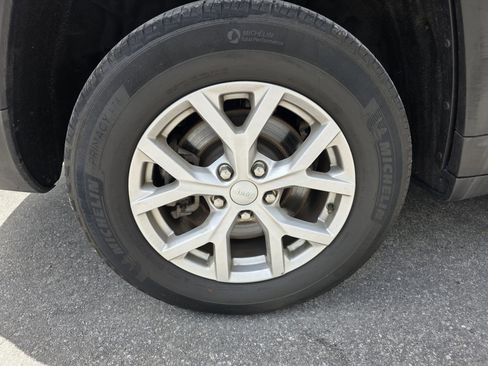 Used 2022 Jeep Grand Cherokee L Limited image 9