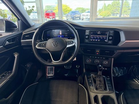Used 2024 Volkswagen Jetta Sport image 17