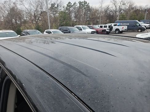 Used 2021 Nissan Titan SV w/ SV Convenience Package image 10