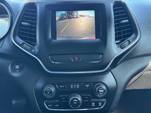 Used 2019 Jeep Cherokee Latitude Plus image 22