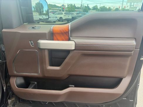 Used 2019 Ford F150 King Ranch w/ Equipment Group 601A Luxury AWD/4WD image 28
