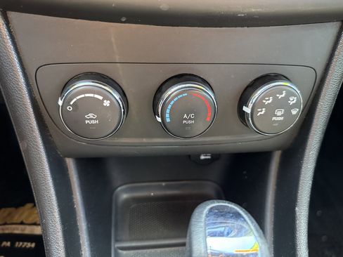 Used 2014 Dodge Avenger SE w/ Blacktop Package FWD image 25
