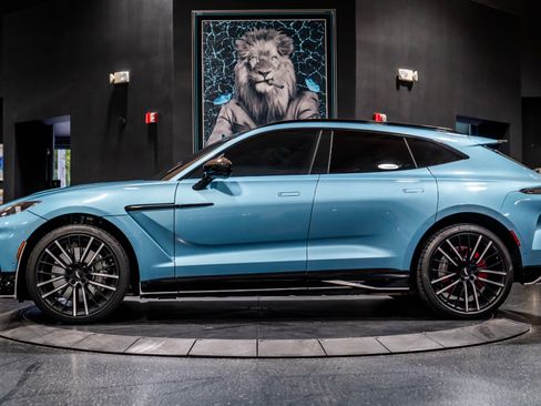 Used 2023 Aston Martin DBX 707 image 4