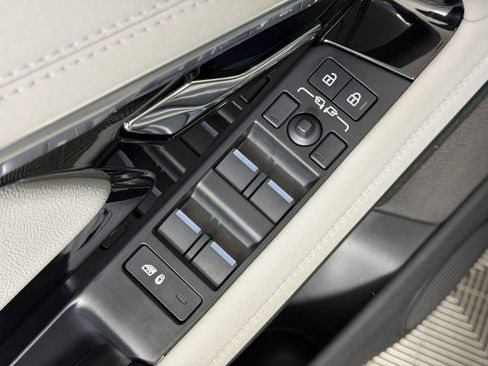 Used 2023 Land Rover Range Rover Evoque SE AWD/4WD image 23